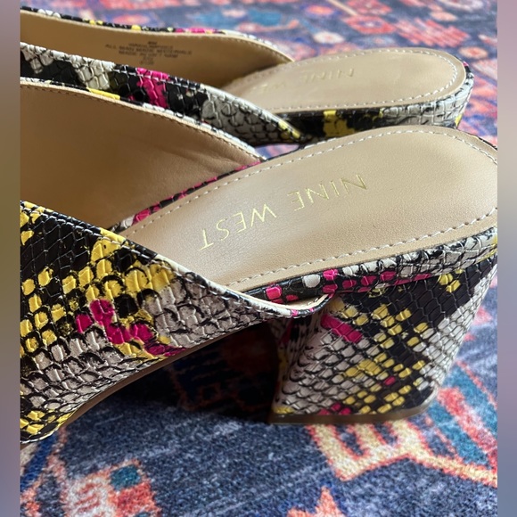 Nine West Gigi Block Heel Cross Mules | Neon Snake Print | NEW SZ 8 - Picture 5 of 6